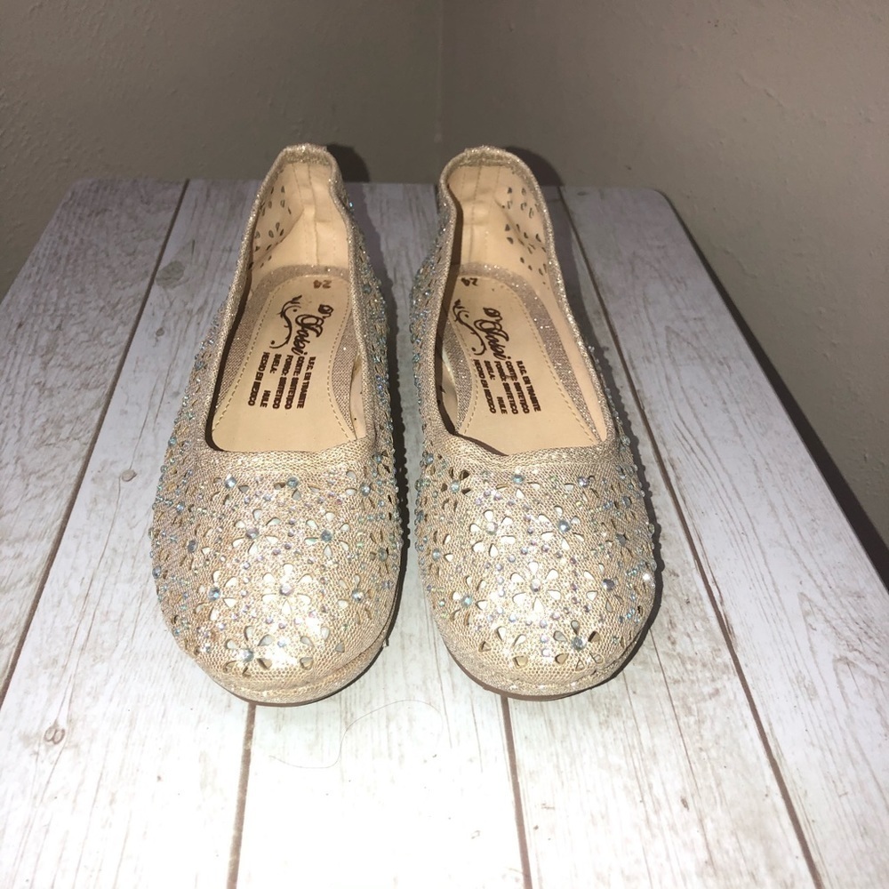 Metallic Embellished Low Platform Round Toe Shoes